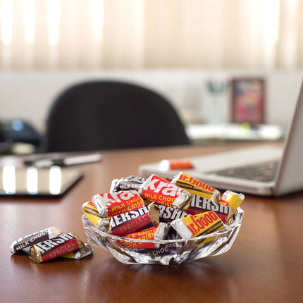 Hershey'S Miniatures Assorted Chocolate Candy, Family Pack 17.6 Oz